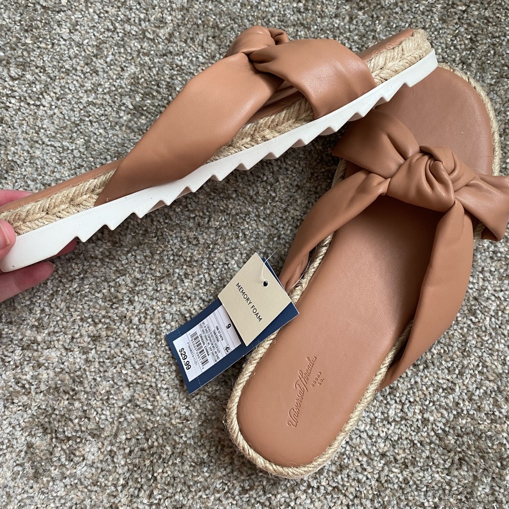 Universal Thread Sandals - Picture 2 of 3